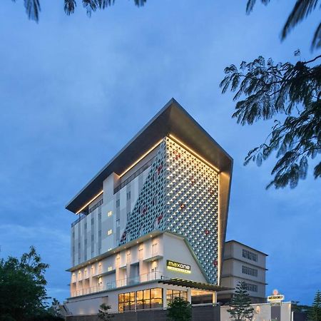 Maxonehotels At Kota Harapan Indah-Bekasi Eksteriør billede