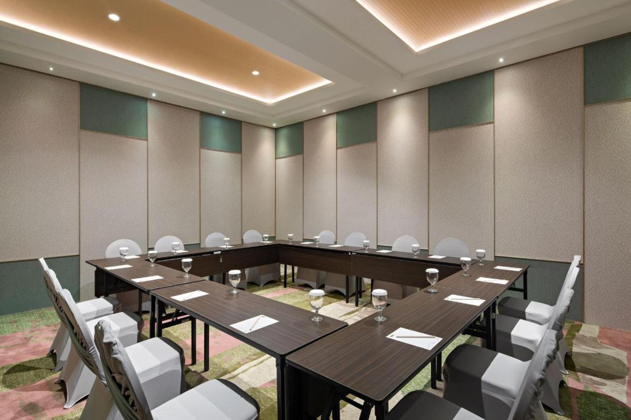 Maxonehotels At Kota Harapan Indah-Bekasi Eksteriør billede