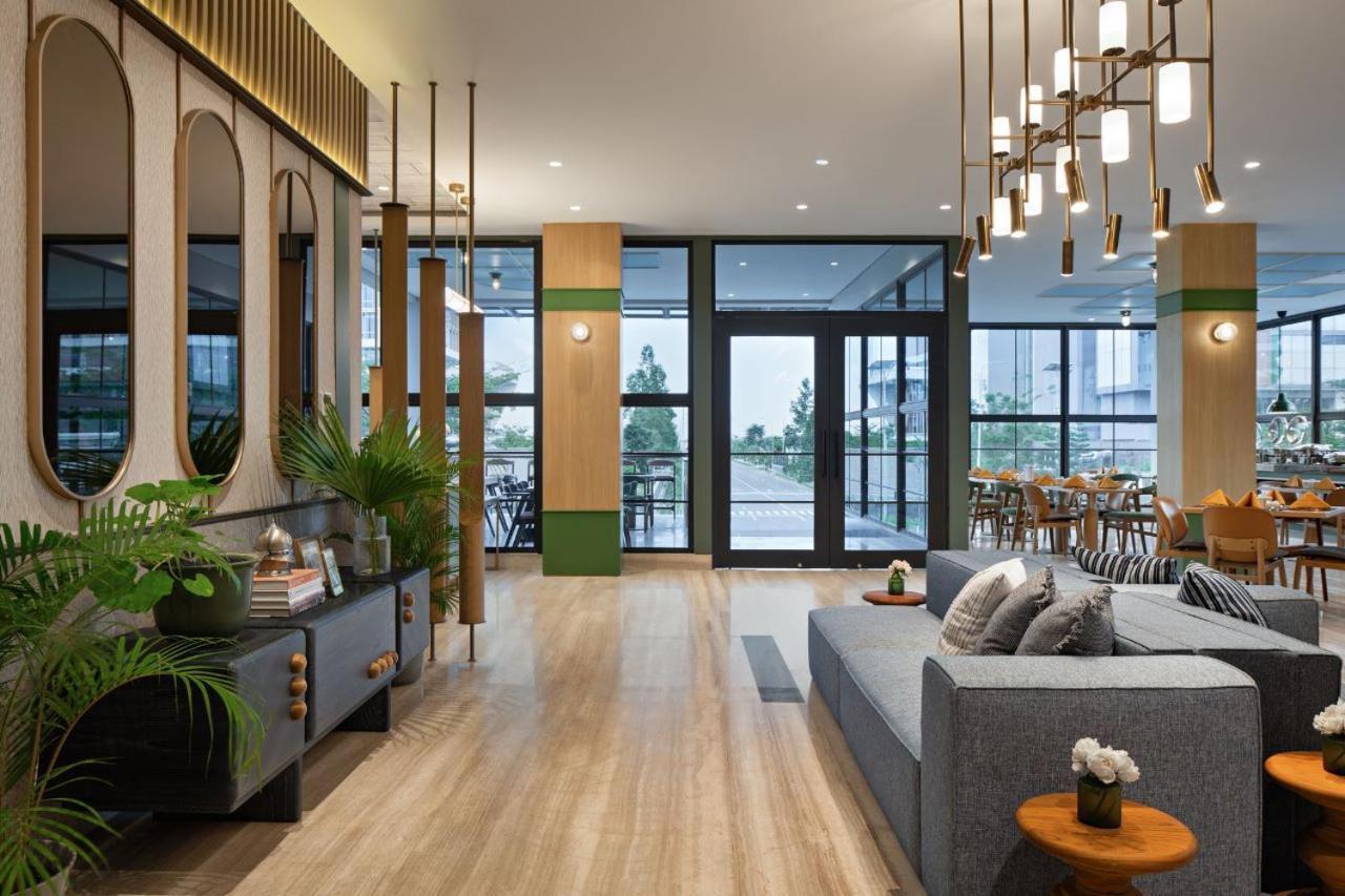 Maxonehotels At Kota Harapan Indah-Bekasi Eksteriør billede