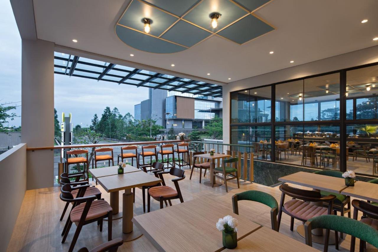 Maxonehotels At Kota Harapan Indah-Bekasi Eksteriør billede